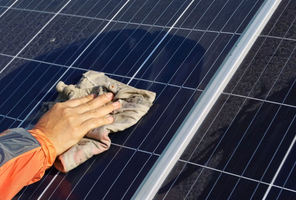 Het belang van schone zonnepanelen
